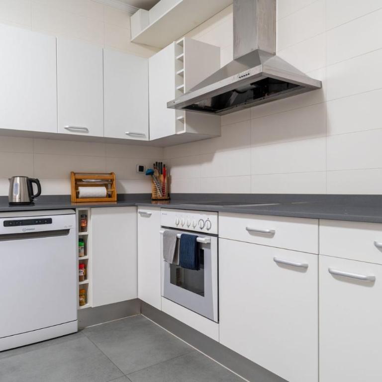 Bilbao Artklass - Three-Bedroom Apartment - 29