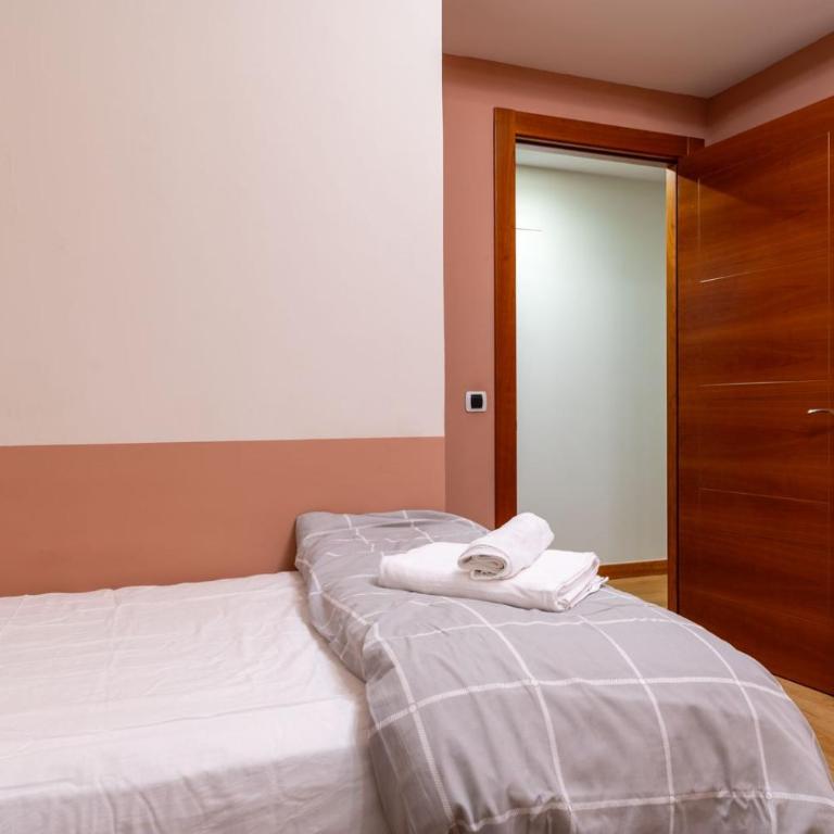 Bilbao Artklass - Three-Bedroom Apartment - 24