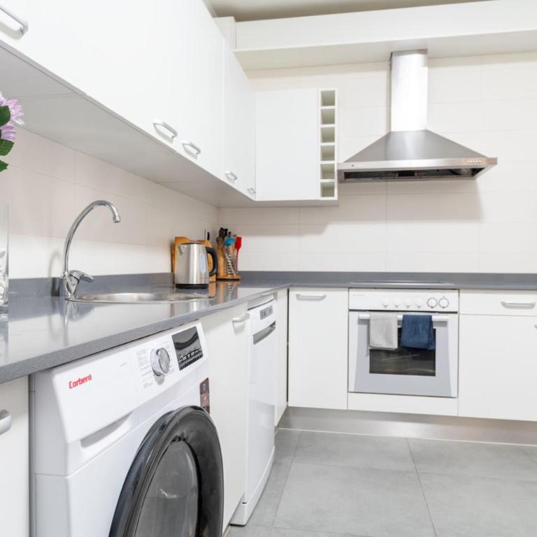 Bilbao Artklass - Three-Bedroom Apartment - 26