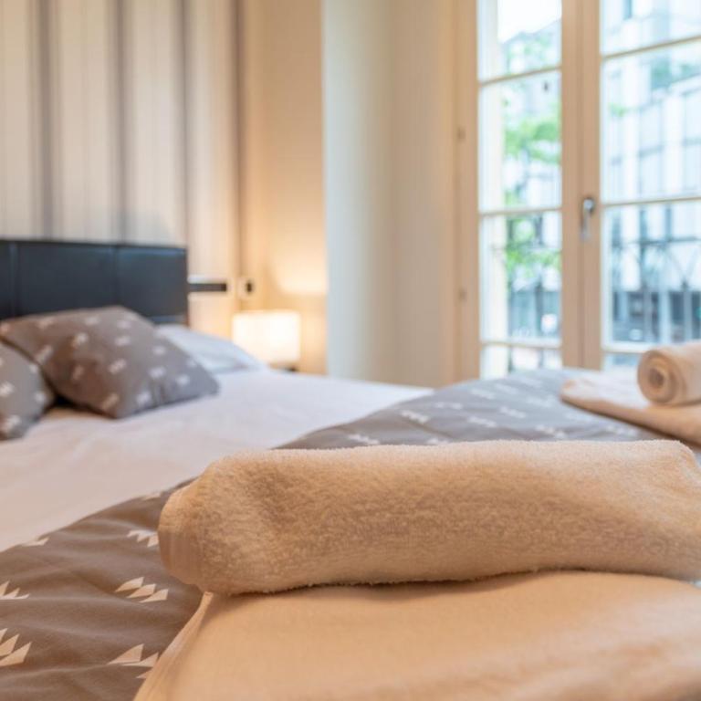 Bilbao Artklass - Three-Bedroom Apartment - 10