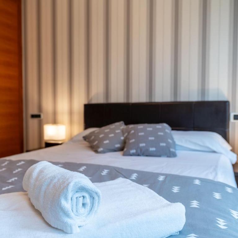 Bilbao Artklass - Three-Bedroom Apartment - 8