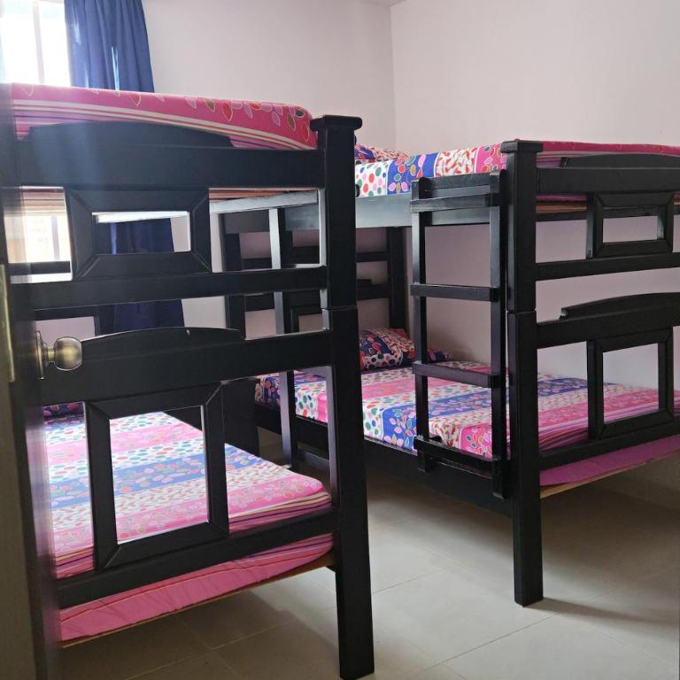 Casa con Parqueadero Privado y Central - Two-Bedroom House - 2
