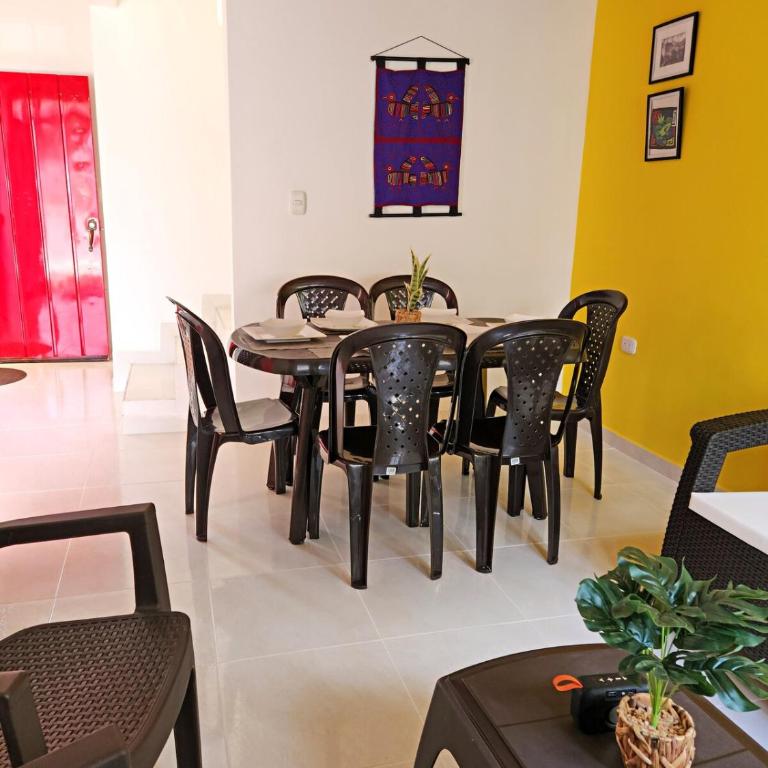 Casa con Parqueadero Privado y Central - Two-Bedroom House - 6
