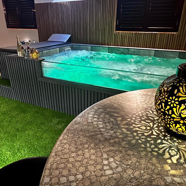 Villa Puerto Rico in front of the shopping center with private heated saltwater pool with jacuzzi function & arcade games OR St andard Villa Puerto Rico in front of the shopping center with private heated saltwater large jacuzzi No Pool& arcade games - Villa Estándar - 5