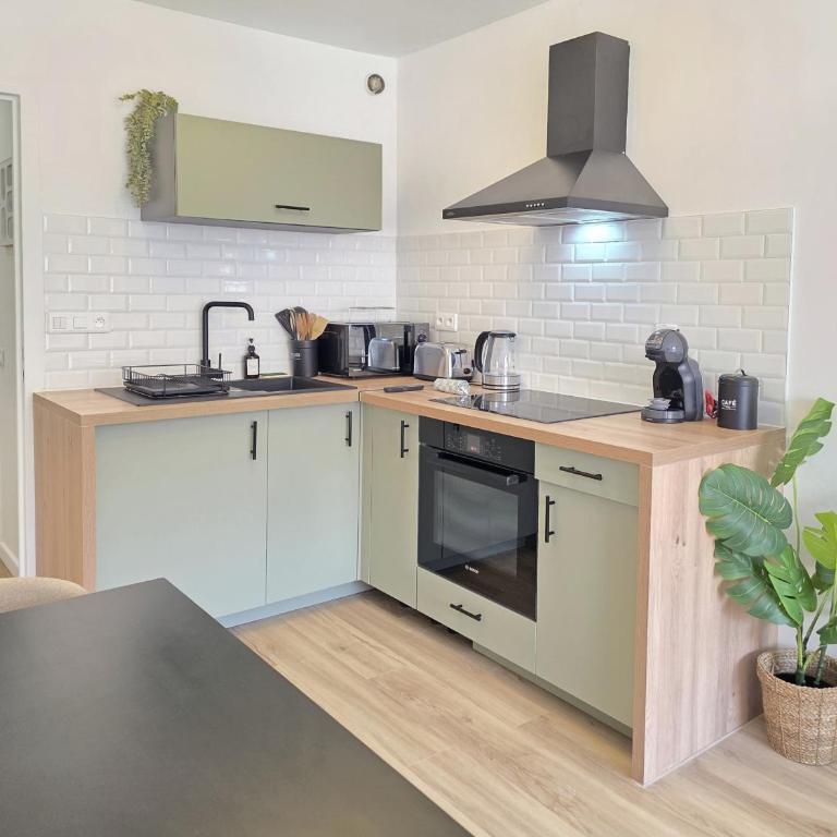 Cosy Apartments - Marseille Estiennes d'Orves - Hyper central students apartment close to metro and Vieux-Port - One-Bedroom Apartment - 14