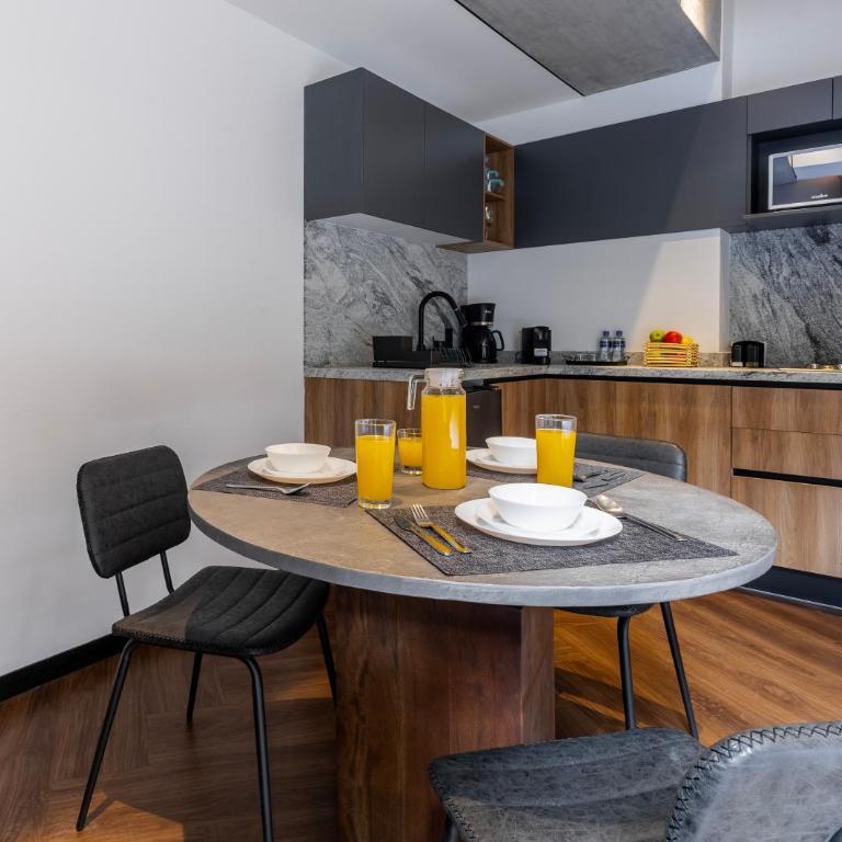 Park Condesa by Capitalia - Premium Loft, Balcony, Inner Courtyard View - 3