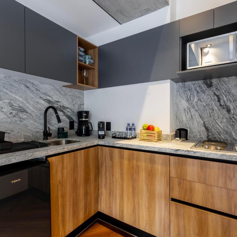 Park Condesa by Capitalia - Premium Loft, Balcony, Inner Courtyard View - 4