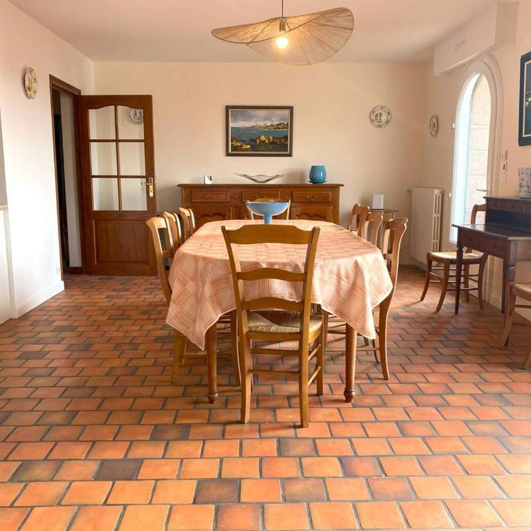 Grande maison familiale 11 pers. WIFI, proche port Perros-Guirec - FR-1-368-463 - Ferienhaus - 11