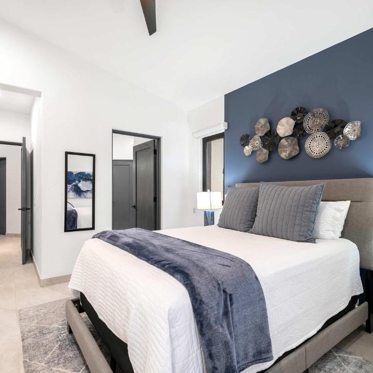 Elegant 6BR Oasis with Ocean Views Pool & Golf - Vacation Home - 40