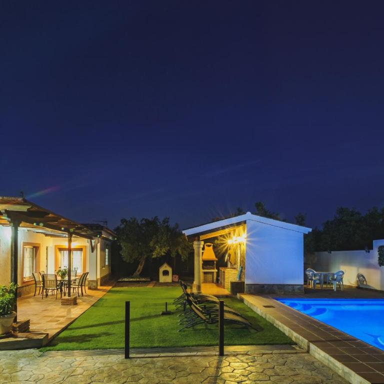 Cubo's Casa La Dehesilla High Privacy and Pool - Two-Bedroom House - 42