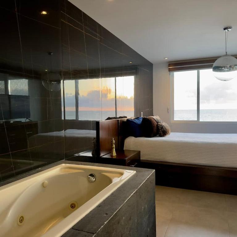 Aqua Tower 3BR-3BA Beachfront Condo in Playas de Tijuana - Suite - 14
