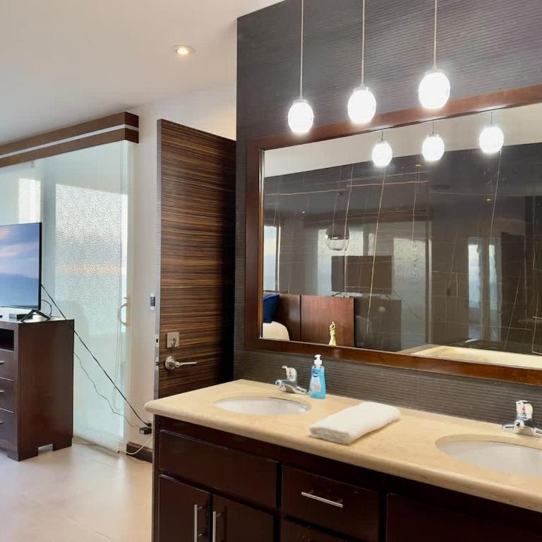 Aqua Tower 3BR-3BA Beachfront Condo in Playas de Tijuana - Suite - 15