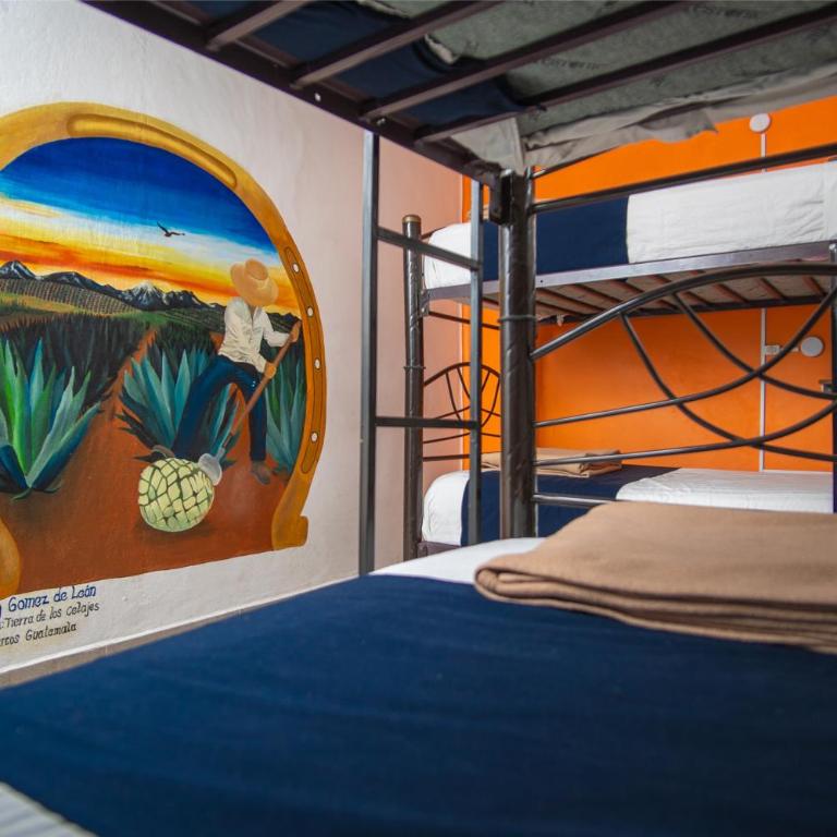 Hostal Talavera - Cama en habitación compartida mixta de 4 camas - 1