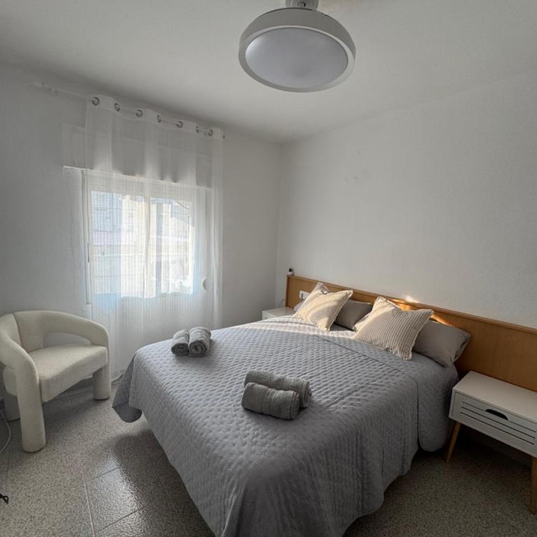 Acogedor apartamento 1ª linea playa con vistas al mar - Two-Bedroom Apartment - 4