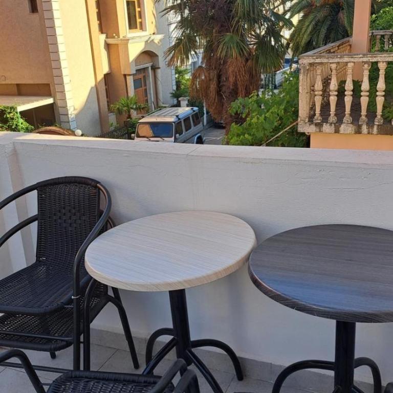 Sea Breeze Budva - One-Bedroom Apartment - 9
