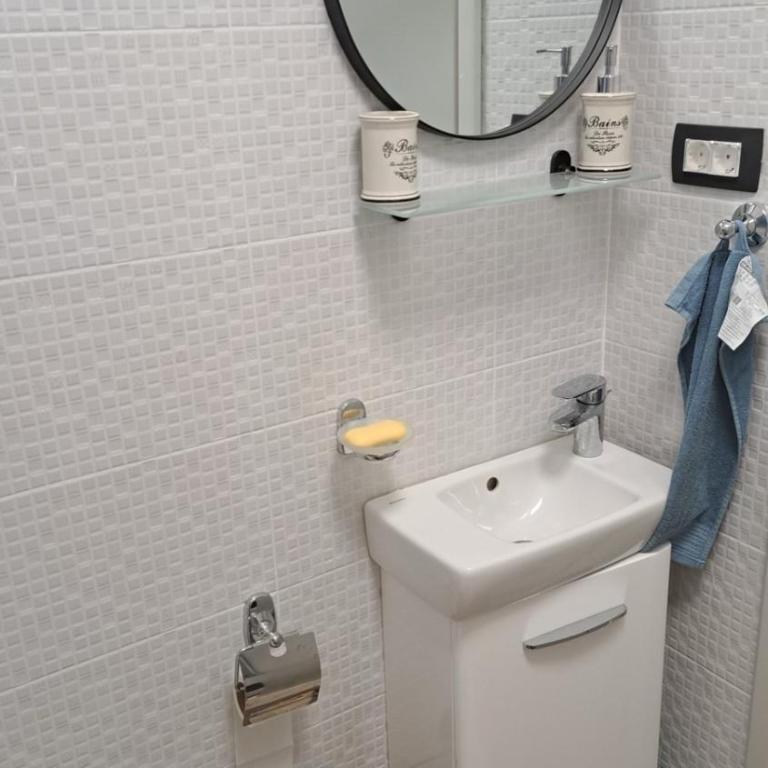 Sea Breeze Budva - One-Bedroom Apartment - 10