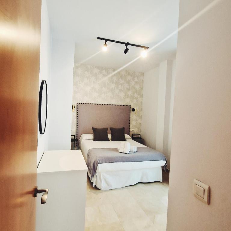 Apartamento plaza los naranjos - Two-Bedroom Apartment - 15