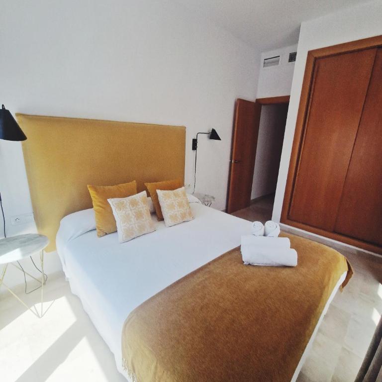 Apartamento plaza los naranjos - Two-Bedroom Apartment - 19