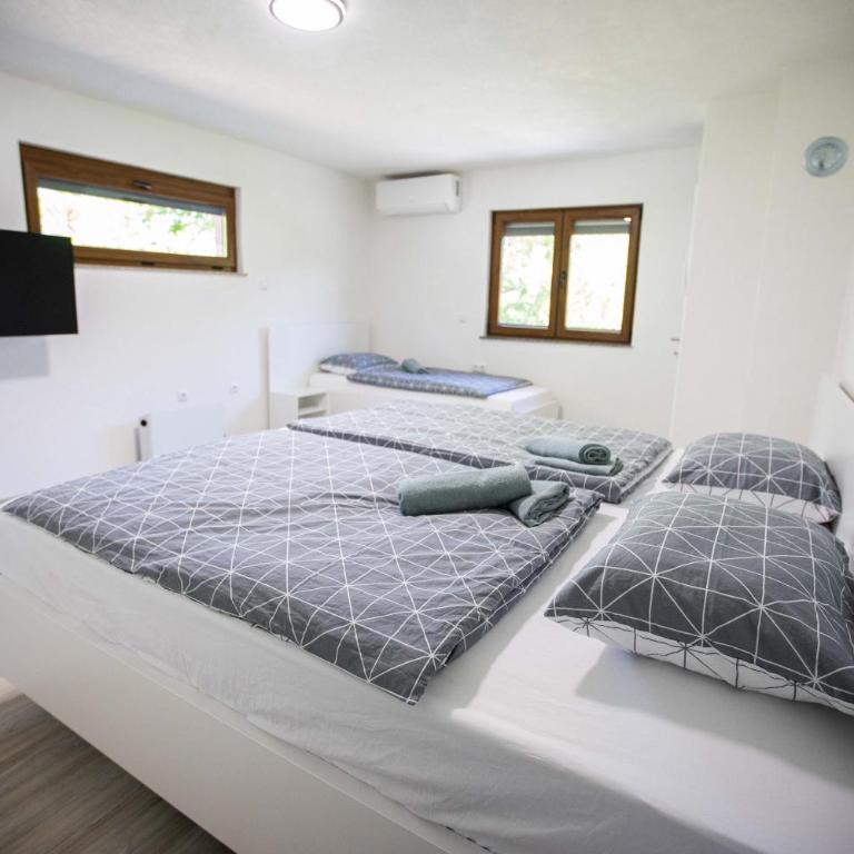 Villa Ella - Three-Bedroom Villa - 9