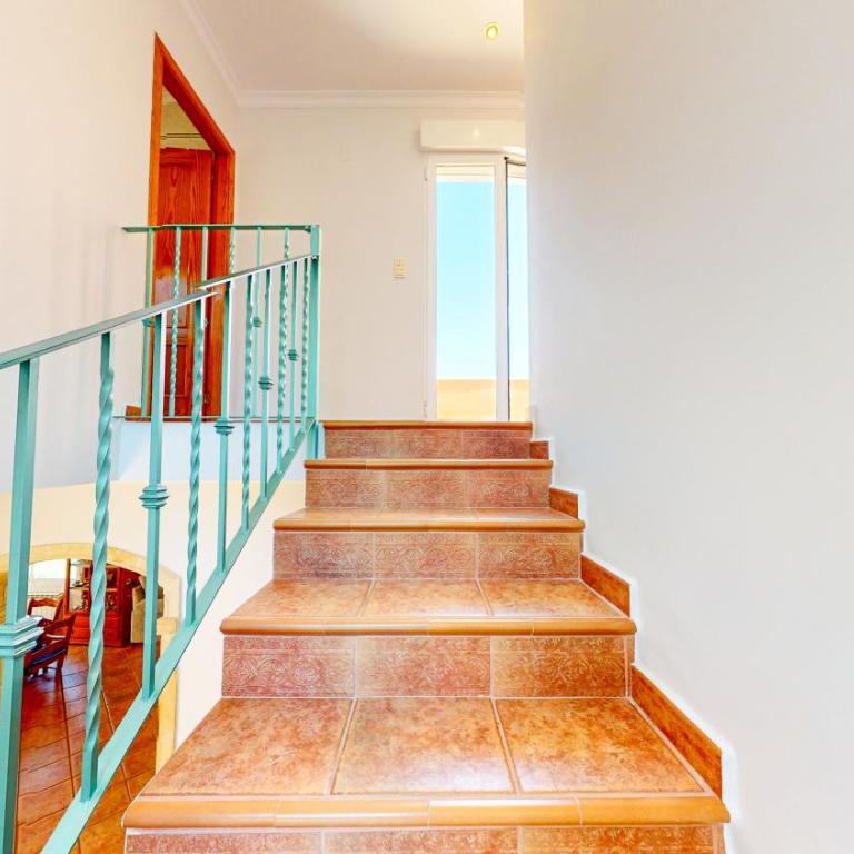 Villa Cuatro Soles en Denia, con piscina privada, jardín y terraza con barbacoa by Family Homes - Villa de 5 dormitorios - 9