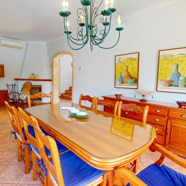 Villa Cuatro Soles en Denia, con piscina privada, jardín y terraza con barbacoa by Family Homes - Villa de 5 dormitorios - 34