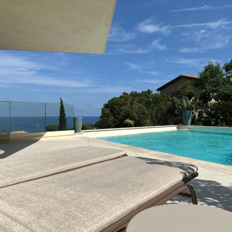 Villa Les Issambres, piscine débordement, vue mer - Villa - 1