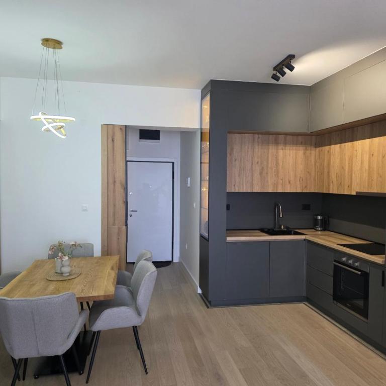 Azure Elite Apartment - Two-Bedroom Apartment - 13