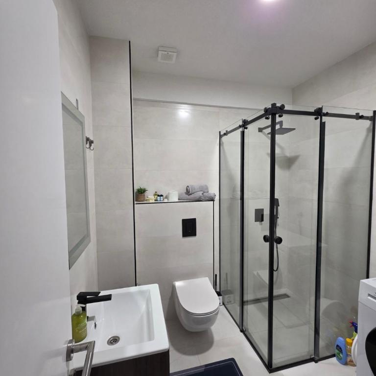 Azure Elite Apartment - Two-Bedroom Apartment - 14