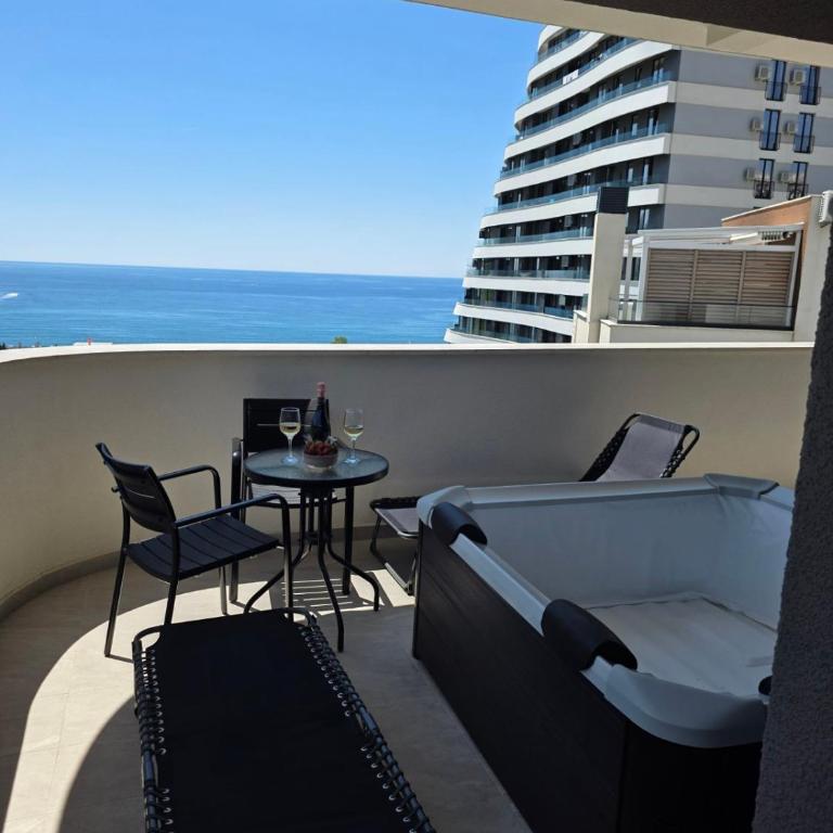 Azure Elite Apartment - Two-Bedroom Apartment - 9