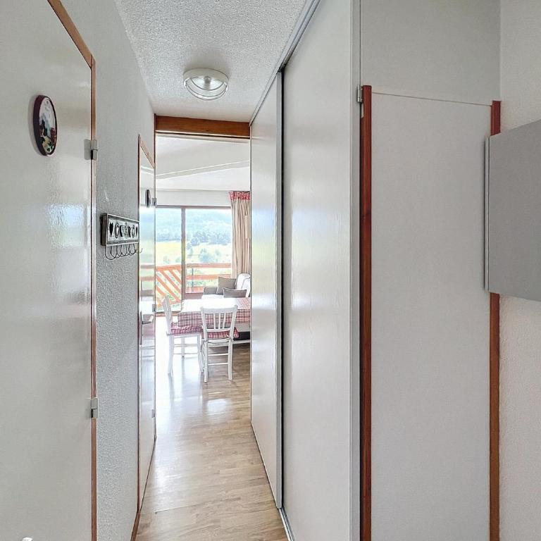 Le Veymont - One-Bedroom Apartment - 12