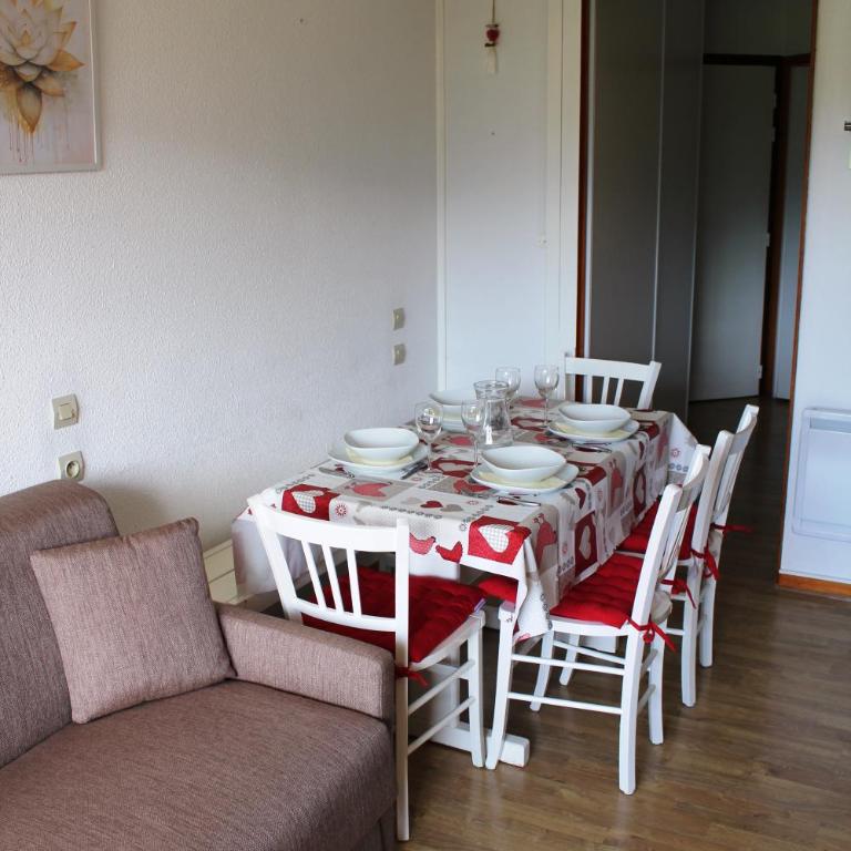 Le Veymont - One-Bedroom Apartment - 10