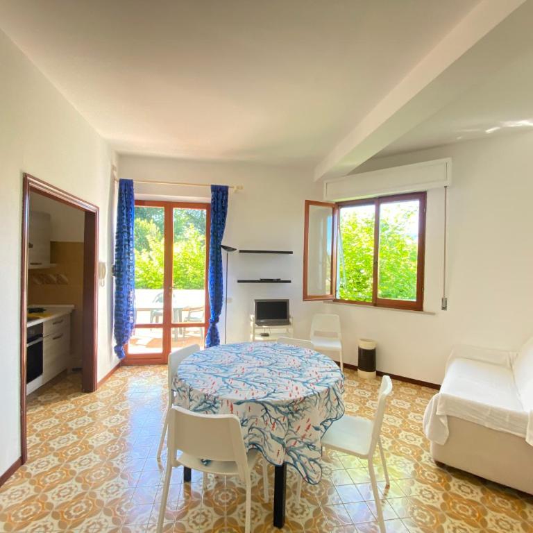 Piano terra con corte privata e posto auto 450 mt mare - Appartamento con 2 Camere da Letto - 3