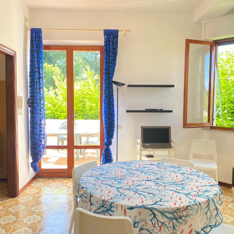 Piano terra con corte privata e posto auto 450 mt mare - Appartamento con 2 Camere da Letto - 4