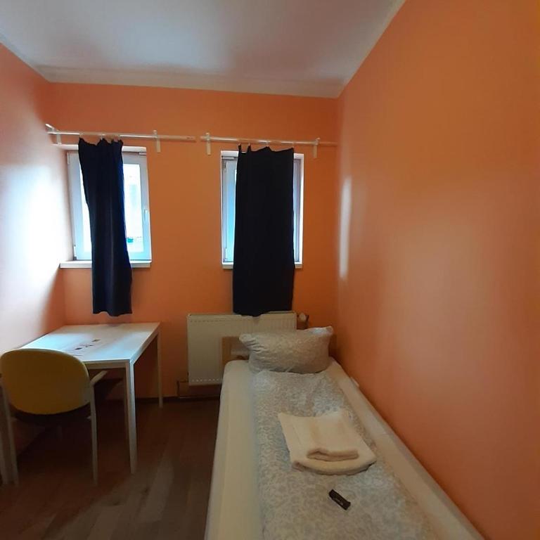 2-Rent Group Hostel Rooms&Apartments TUB19A - Einzelzimmer mit Gemeinschaftsbad - 1