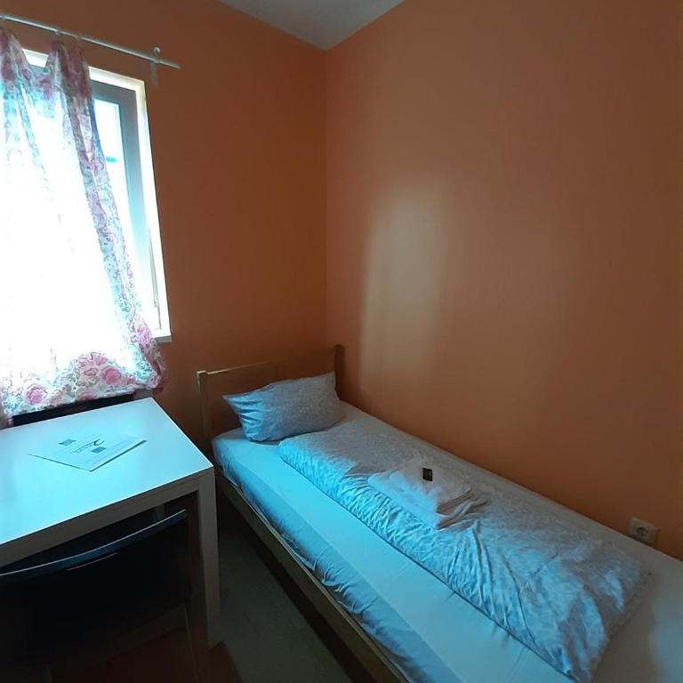 2-Rent Group Hostel Rooms&Apartments TUB19A - Doppelzimmer - 1
