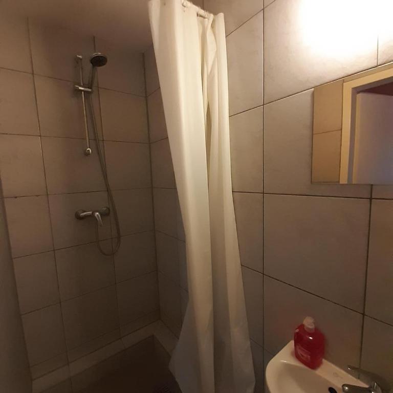2-Rent Group Hostel Rooms&Apartments TUB19A - Zweibettzimmer - 1