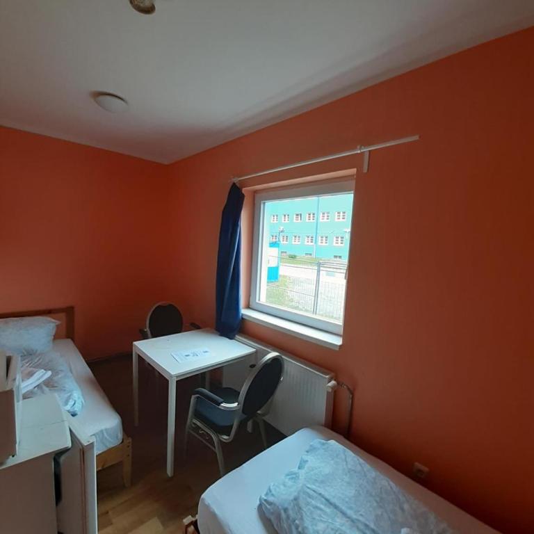 2-Rent Group Hostel Rooms&Apartments TUB19A - Zweibettzimmer mit Gemeinschaftsbad - 3