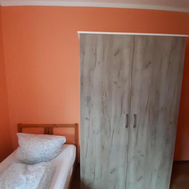 2-Rent Group Hostel Rooms&Apartments TUB19A - Zweibettzimmer mit Gemeinschaftsbad - 1