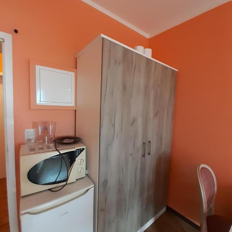 2-Rent Group Hostel Rooms&Apartments TUB19A - Zweibettzimmer mit Gemeinschaftsbad - 1