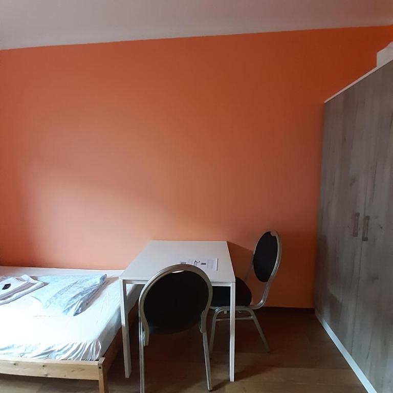 2-Rent Group Hostel Rooms&Apartments TUB19A - Zweibettzimmer mit Gemeinschaftsbad - 3