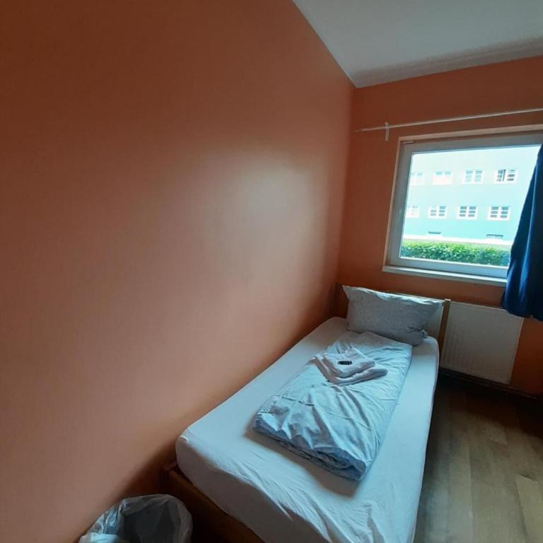 2-Rent Group Hostel Rooms&Apartments TUB19A - Zweibettzimmer mit Gemeinschaftsbad - 1