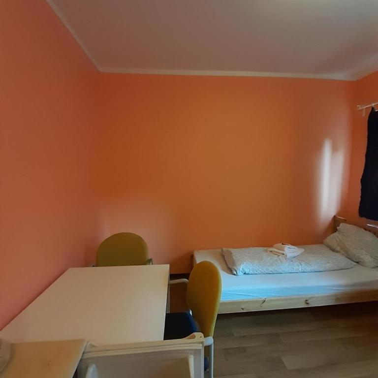 2-Rent Group Hostel Rooms&Apartments TUB19A - Zweibettzimmer mit Gemeinschaftsbad - 3
