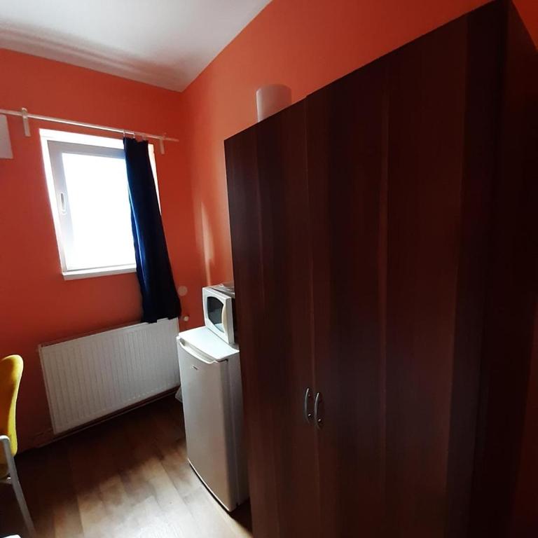 2-Rent Group Hostel Rooms&Apartments TUB19A - Einzelzimmer mit Gemeinschaftsbad - 2