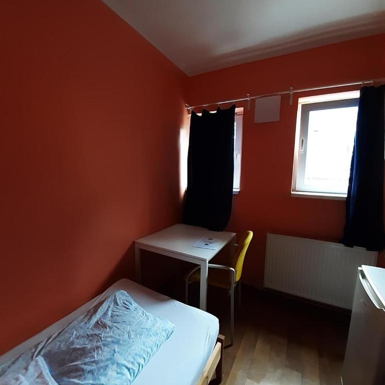 2-Rent Group Hostel Rooms&Apartments TUB19A - Einzelzimmer mit Gemeinschaftsbad - 1