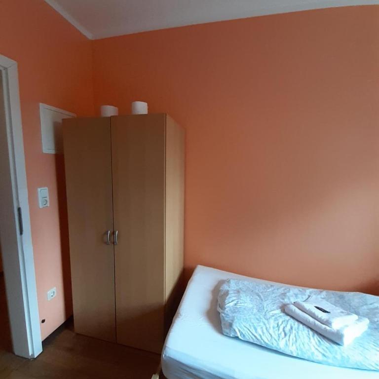 2-Rent Group Hostel Rooms&Apartments TUB19A - Einzelzimmer mit Gemeinschaftsbad - 1