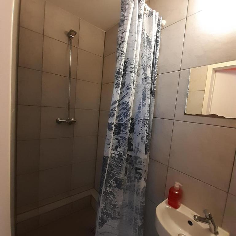 2-Rent Group Hostel Rooms&Apartments TUB19A - Zweibettzimmer - 3