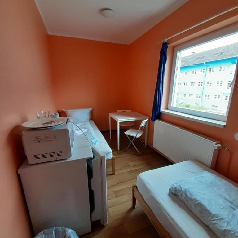2-Rent Group Hostel Rooms&Apartments TUB19A - Zweibettzimmer mit Gemeinschaftsbad - 1