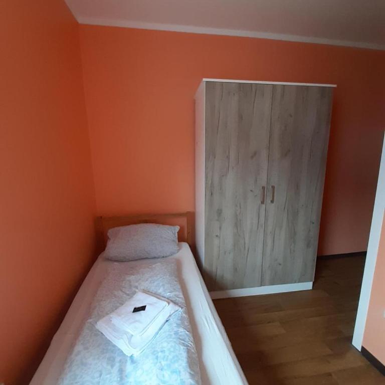 2-Rent Group Hostel Rooms&Apartments TUB19A - Zweibettzimmer mit Gemeinschaftsbad - 2