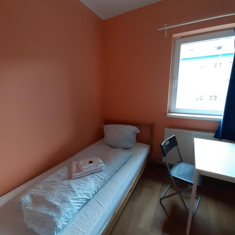 2-Rent Group Hostel Rooms&Apartments TUB19A - Zweibettzimmer mit Gemeinschaftsbad - 3