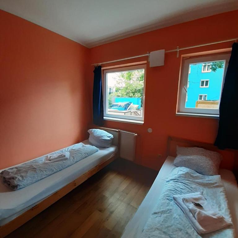 2-Rent Group Hostel Rooms&Apartments TUB19A - Zweibettzimmer mit Gemeinschaftsbad - 1